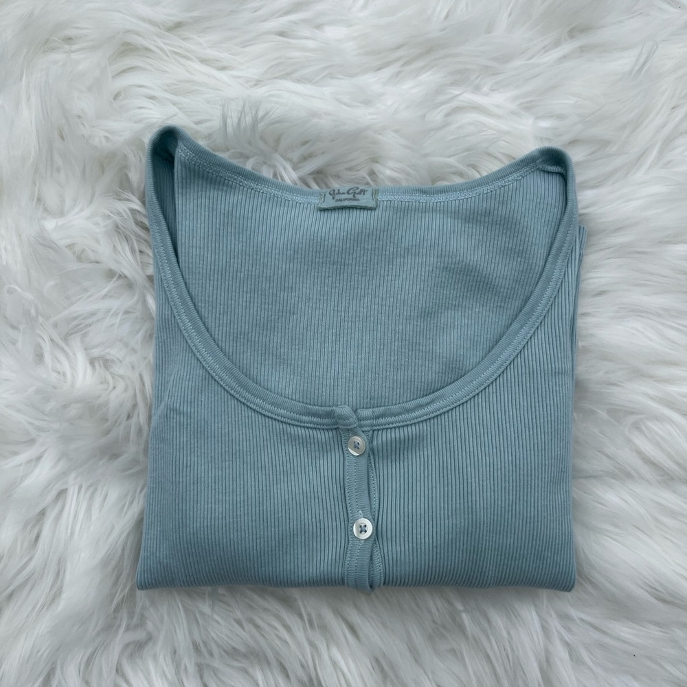 BRANDY MELVILLE light blue zelly short sleeve top